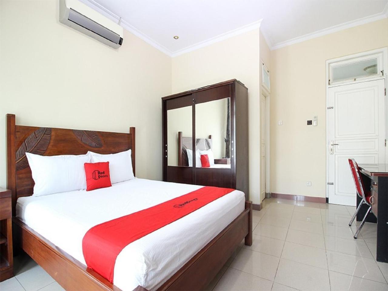Reddoorz Plus Near Stie Ykpn Maguwo Exterior foto